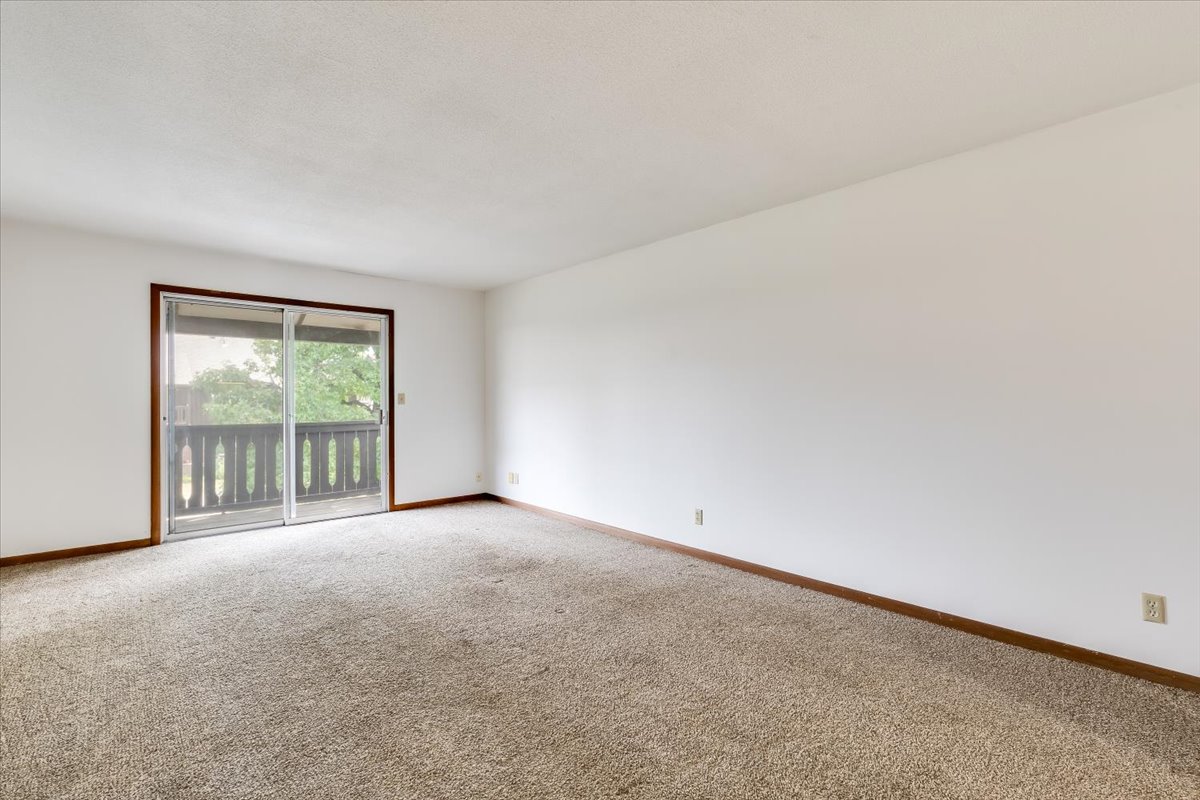 1945 North Porter Avenue - 256
