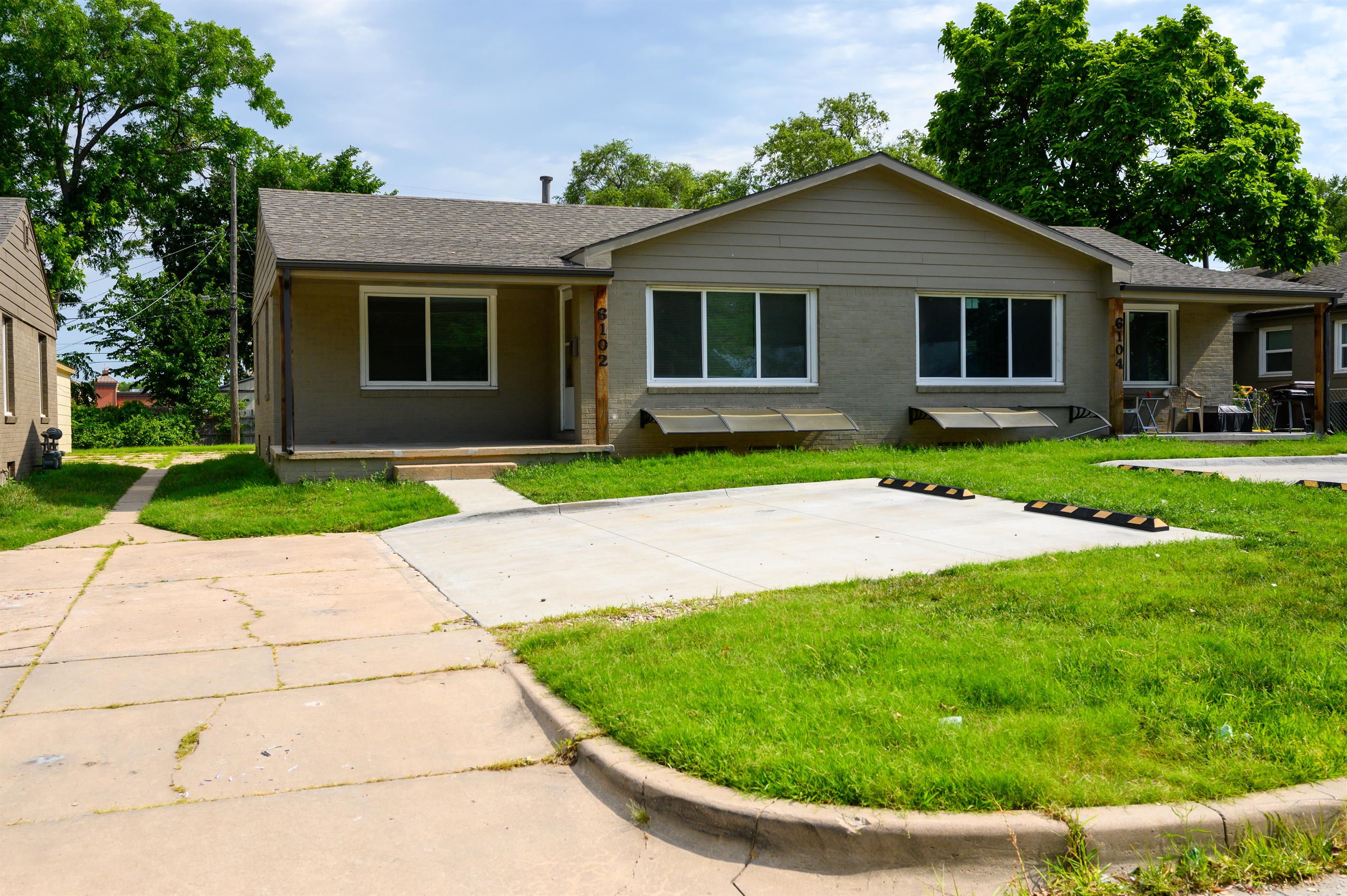 6102-6104 E. Oakwood - 1