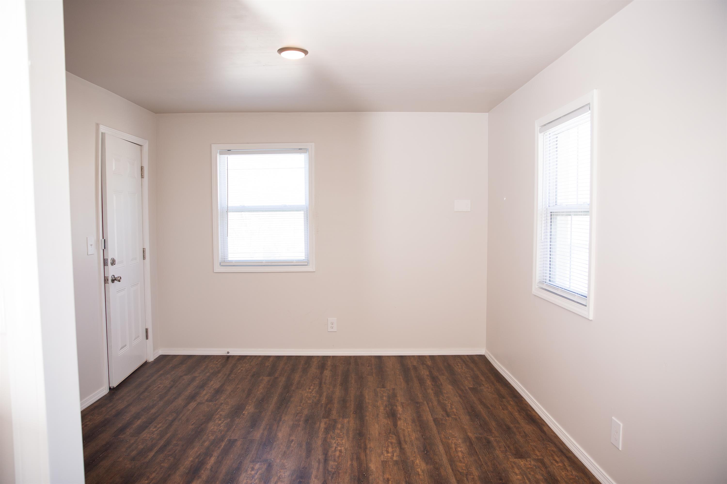2105-2111 East 2nd Street North - 2107