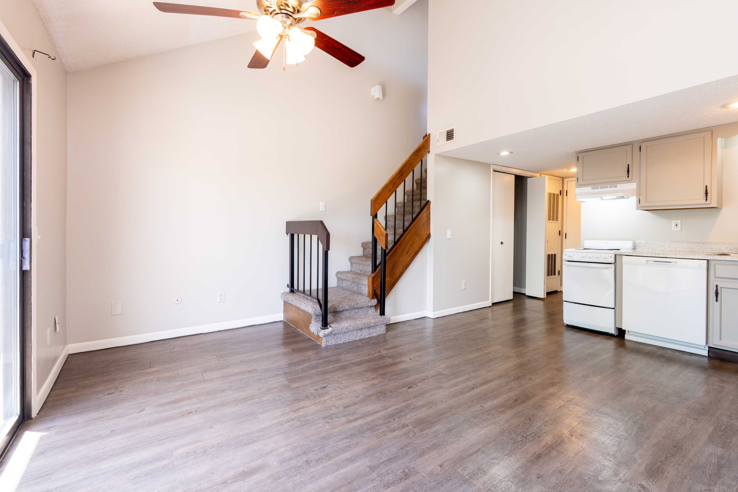 900 N. Waco Ave. - B309